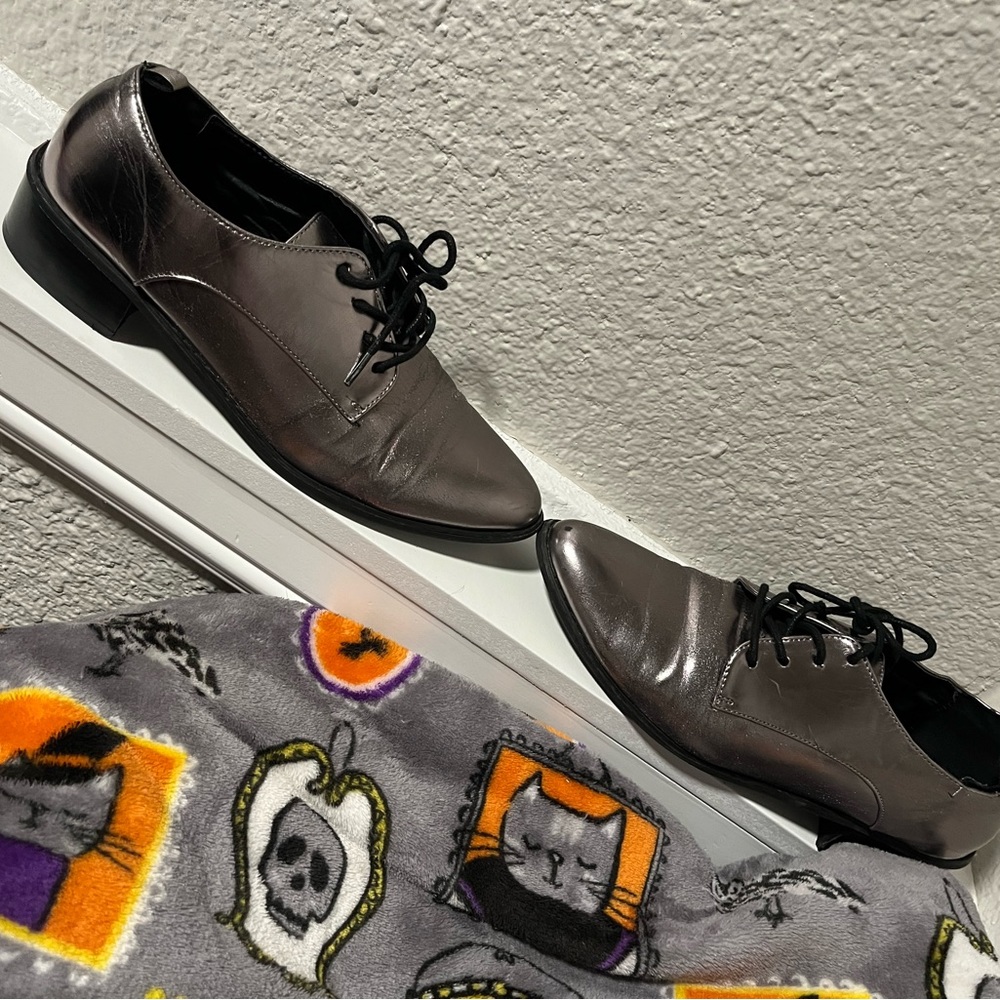 Women’s oxford silver shoes